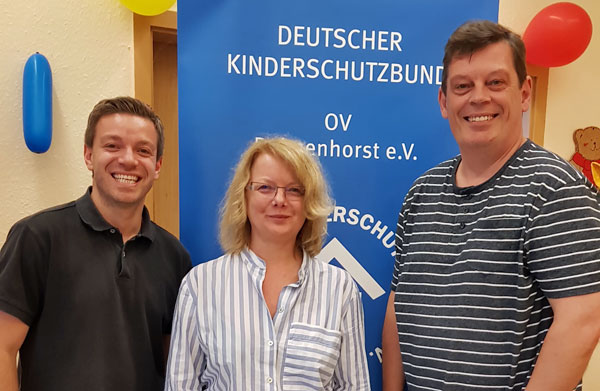 Deniz Kurku eim Kinderschutzbund mit Petra Behlmer-Elster und Jörg Bernhardt