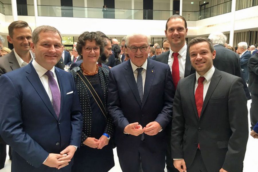 Deniz Kurku mit Bundespräsident Steinmeier