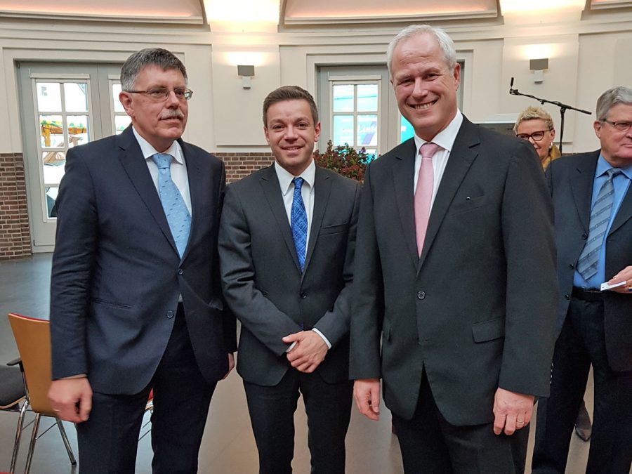 Deniz Kurku mit Hanspeter Teetzmann und Dr. Detlev Lauhöfers