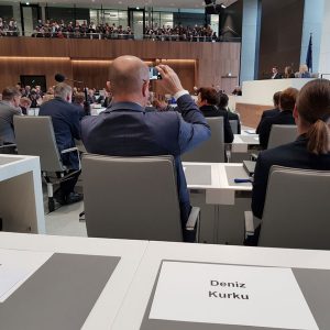 Während der Konstituierung
