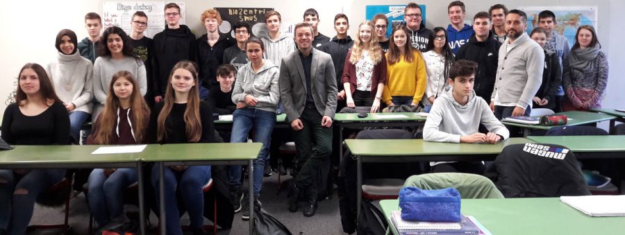 Deniz Kurku mit der Klasse 10d