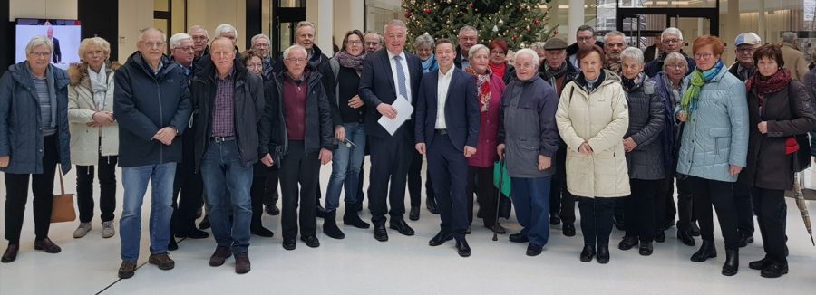 Erste Besuchergruppe