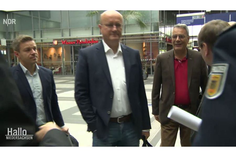 Abgeordnete besuchen Berlin Südkreuz