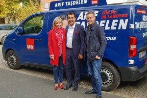 Doris Schröder-Köpf, Landtagskandidat Arif Taşdelen und Deniz Kurku