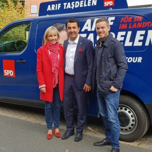 Doris Schröder-Köpf, Landtagskandidat Arif Taşdelen und Deniz Kurku