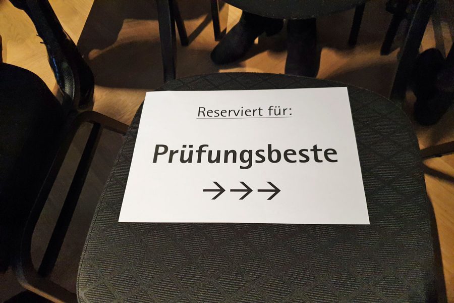 Stuhl, reserviert für Prüfungsbeste
