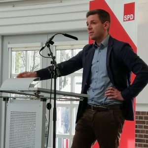 MdL Deniz Kurku bei seiner Rede