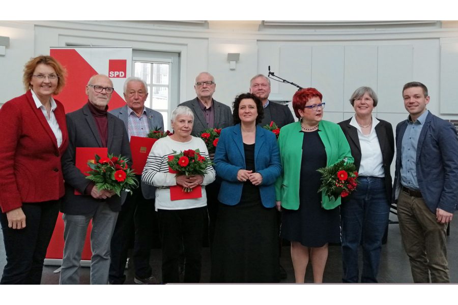 Die Jubilare mit den Ehrengästen