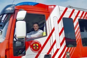 Kurku im Feuerwehrwagen