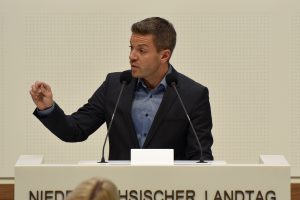 Deniz Kurku a Rednerpult