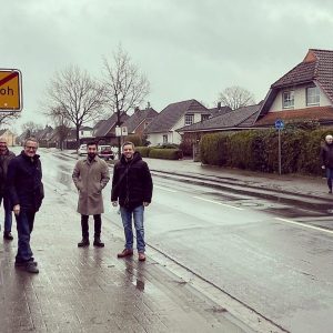 Gruppenbild auf der Straße