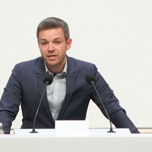 Kurku bei seiner Rede
