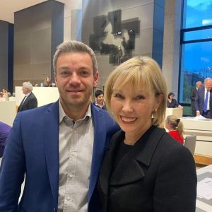 Deniz Kurku und Doris Schröder-Köpf
