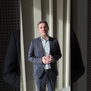Deniz Kurku bei der Botschaft