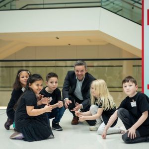 Bild der Gruppe mit Deniz Kurku